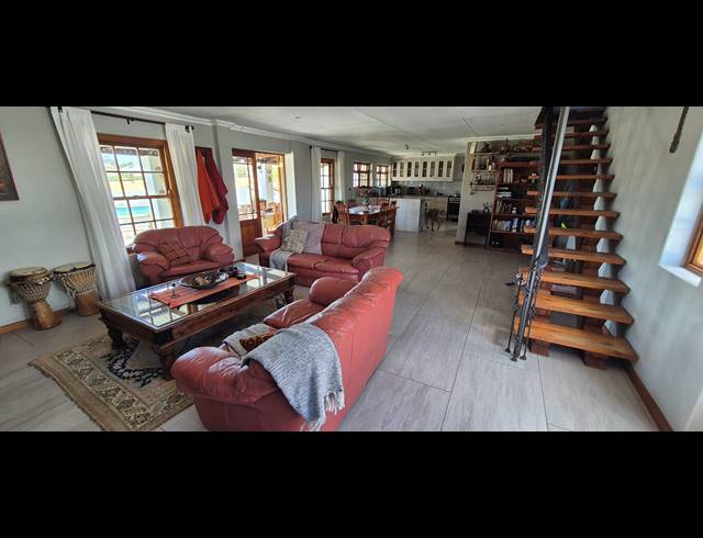 5 BEDROOM HOUSE FOR SALE IN CAPE FARMS